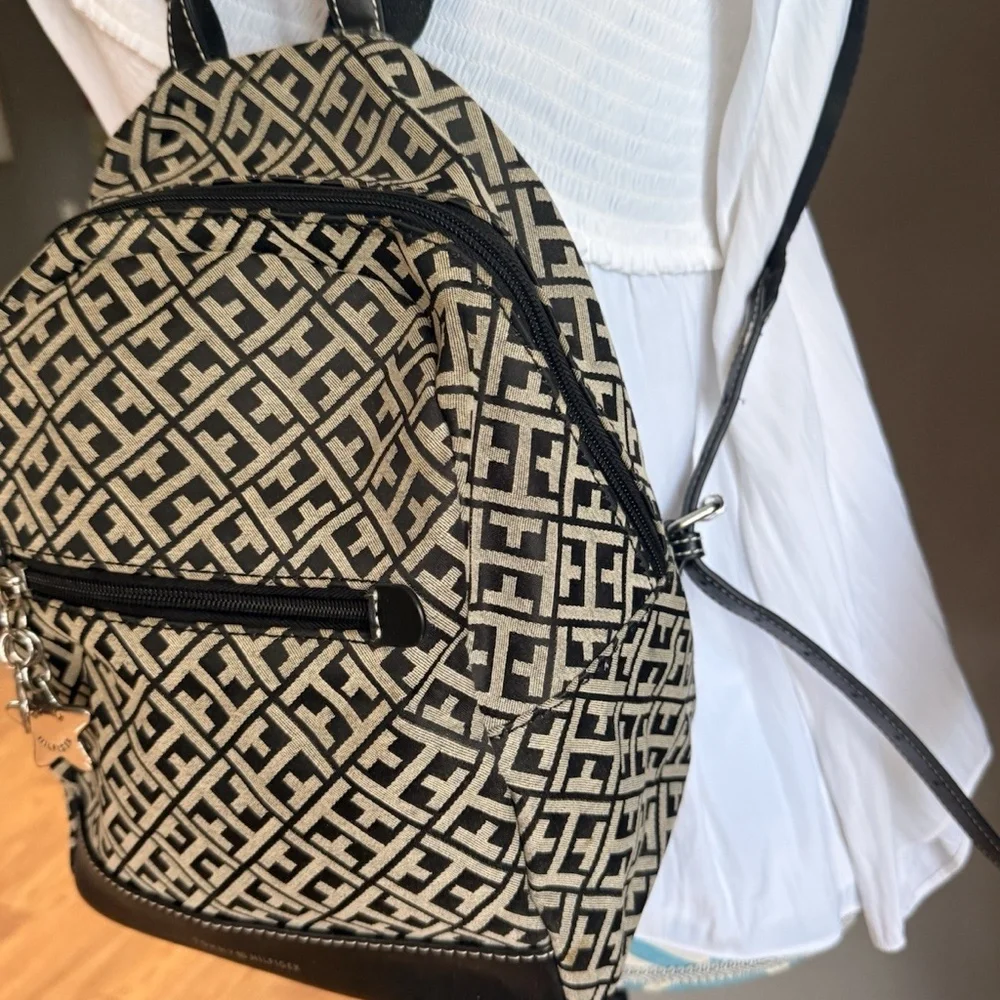 Tommy Hilfiger Women’s Backpack Monogram Jacquard  Beige Black Zipper Charms
